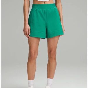 Lululemon Stretch Woven Relaxed-Fit High-Rise Short 4" - Cascadia Green